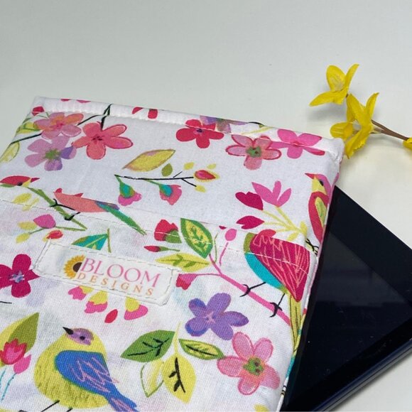 Kindle E-Reader Sleeve:  Stylish Protection The Perfect Gift for Book Lovers - Picture 1 of 7